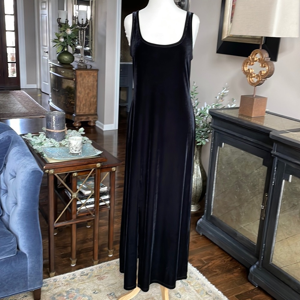 Black velvet evening dress!